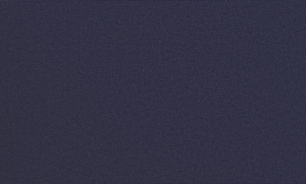 Närbild av blått semitransparent tyg med synlig textur och färgton.